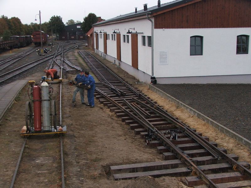 2009-09-30, Museumsbahn Weichenbau68.JPG